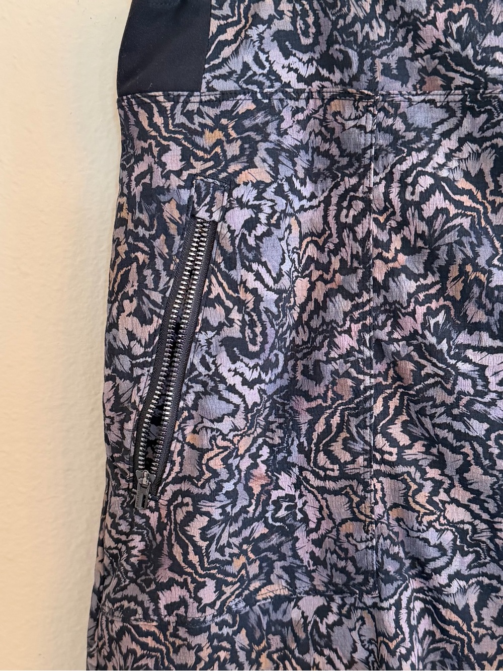 Athleta Trekkie shorts Black and Mauve Patterned Athletic Shorts Size 16 - Picture 2 of 8